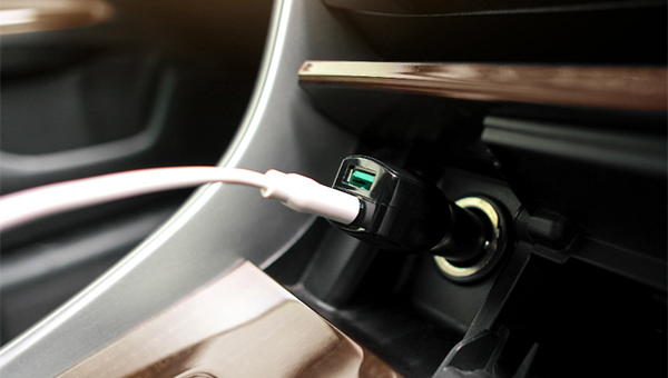 シガーソケット活用術:車中の電源ニーズを満たす