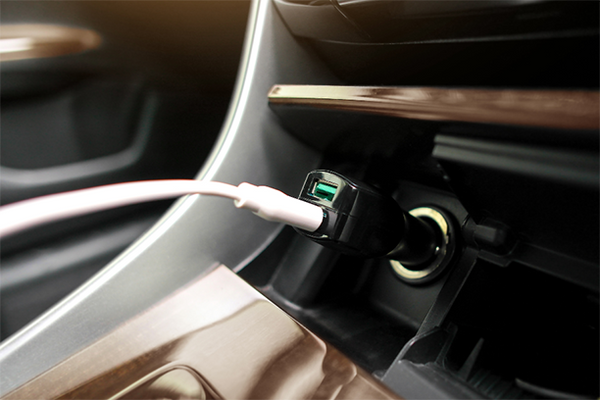 シガーソケット活用術:車中の電源ニーズを満たす