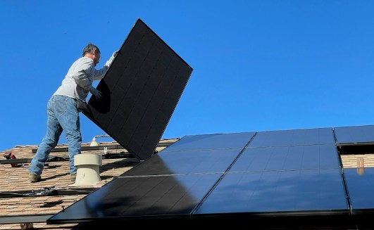 太陽光発電の撤去費用はどのくらい?実際の費用やリサイクルについて徹底解説