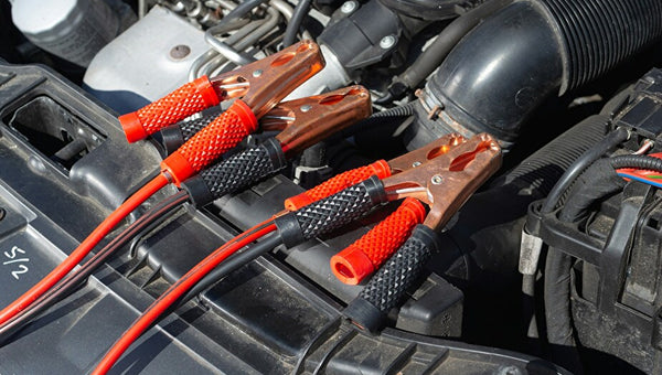 車のバッテリー上がりは自然回復しない!4つの回復方法を解説