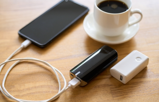 急速充電できるモバイルバッテリーの注意点|購入前に知るべき安全チェックまとめ