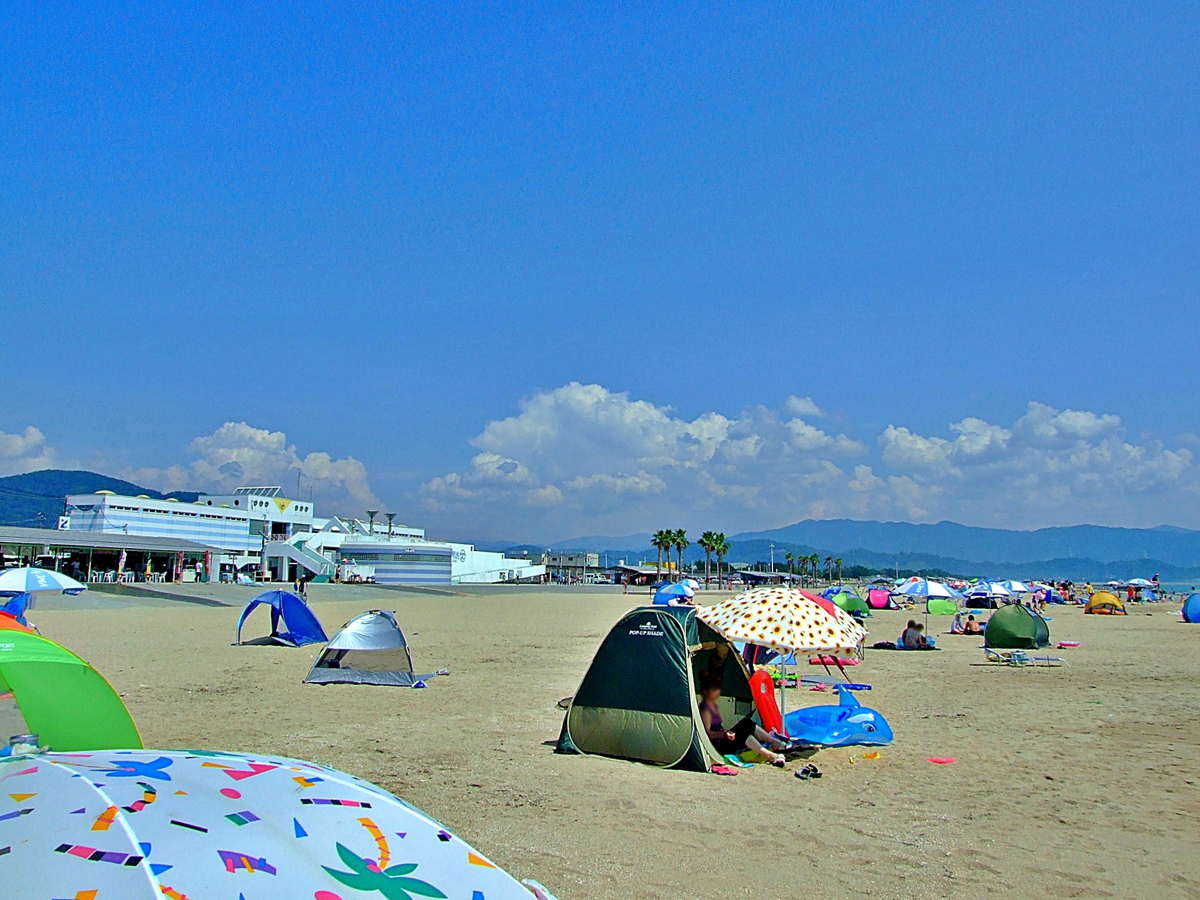 海水浴場で快適なキャンプを実現するためのアイテム