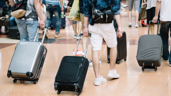 帰省の持ち物チェックリスト！実家帰省や長距離移動に役立つ便利グッズまとめ