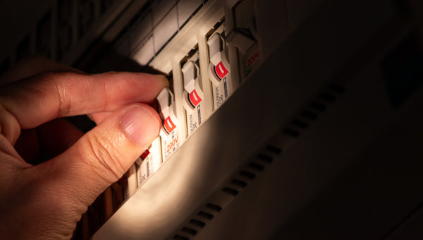 一人暮らしのアンペア数はいくつがベスト？ 目安・計算方法と電気代を抑える方法を解説