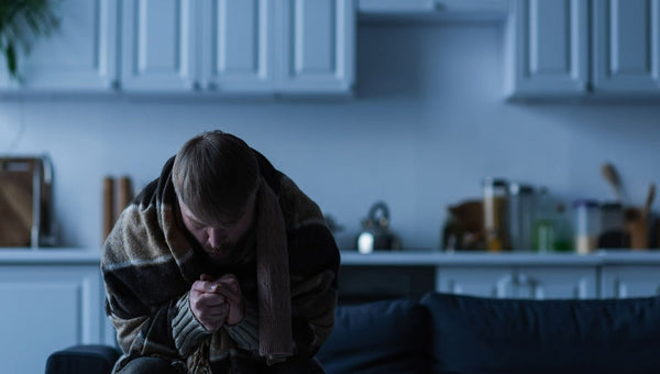 【冬の停電対策】電気がなくても暖かく過ごす暖房方法と対策完全ガイド！