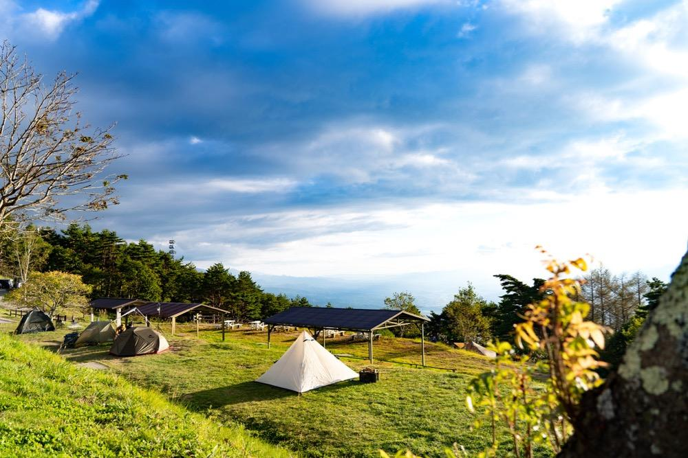 陣馬形山キャンプ場からの山々の眺め