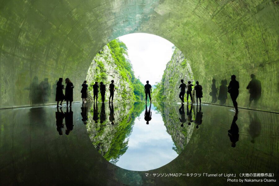 新潟県の清津峡渓谷トンネルから見た、美しい渓谷と清津川の景色