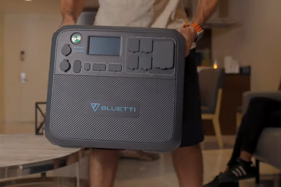 BLUETTI AC200MAXの外観を示す画像