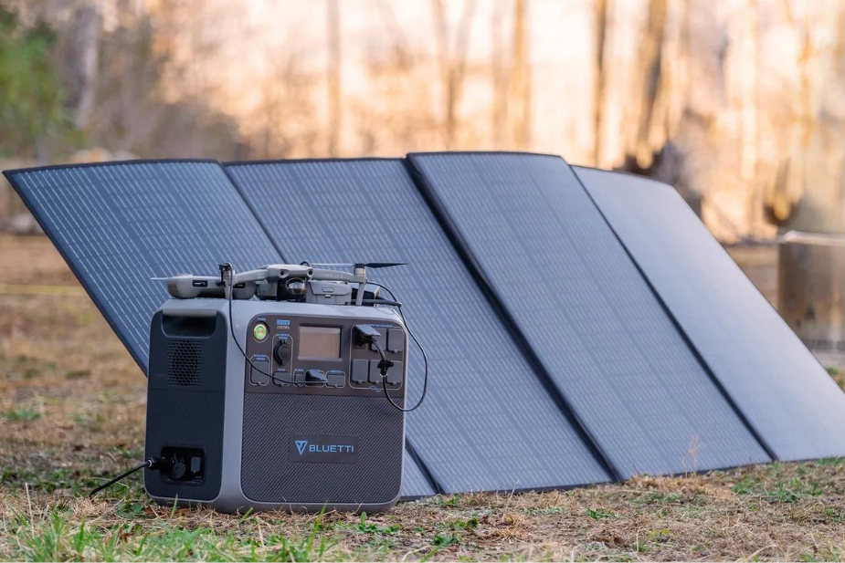 BLUETTI AC200MAXとPV350の組み合わせ使用例を示す画像