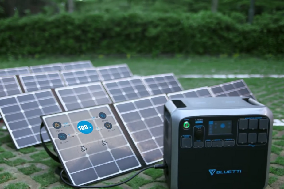 ポータブル電源とソーラーパネルによる太陽光発電システムのイメージ図