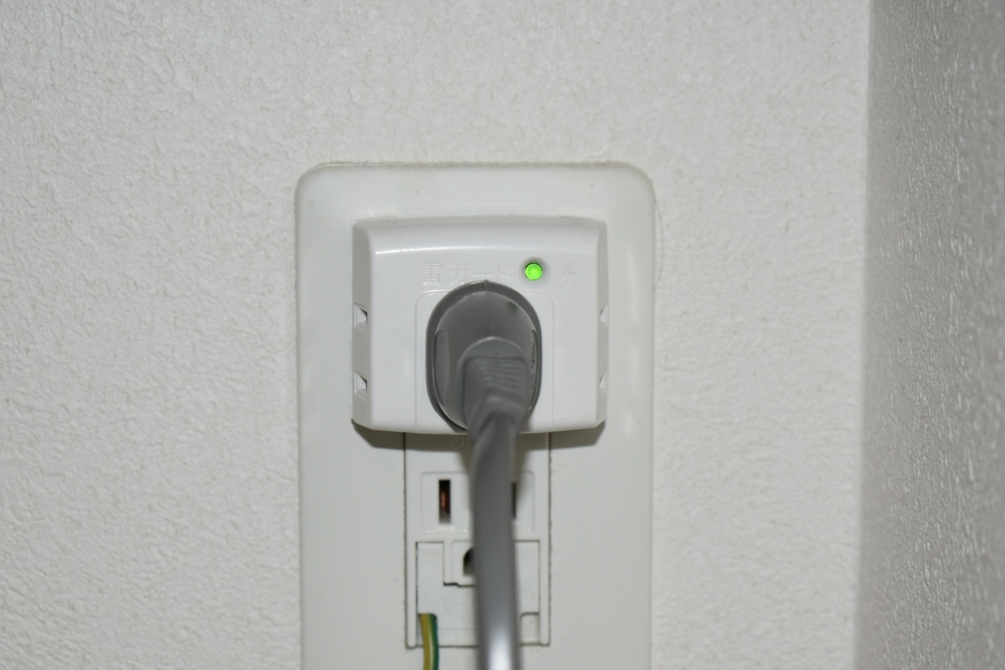 雷の時にパソコンを使用するのに適したポータブル電源のイメージ画像