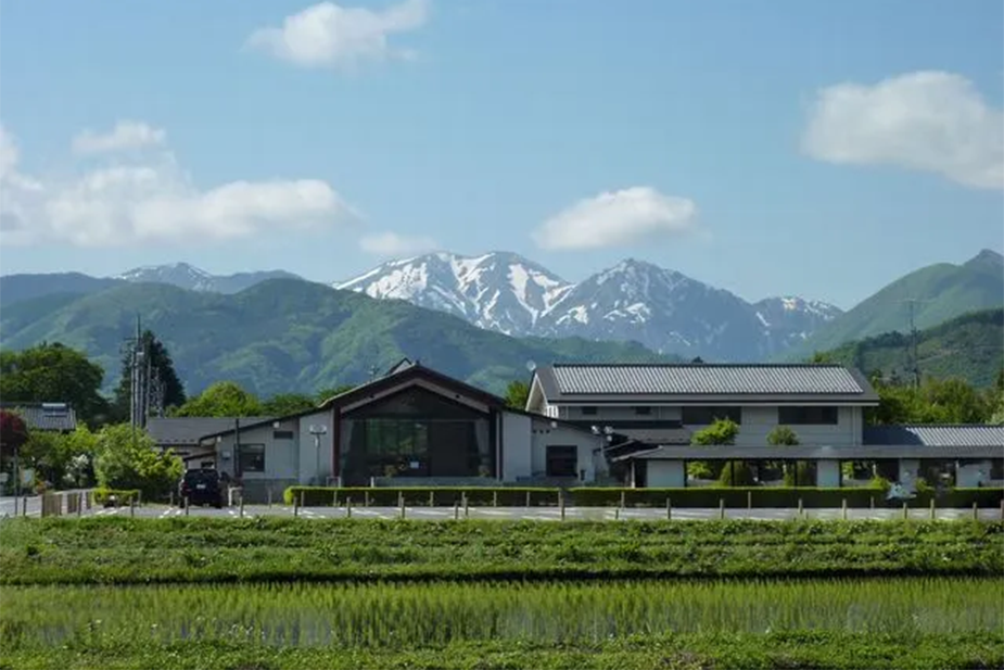 群馬県の道の駅「たくみの里」の外観