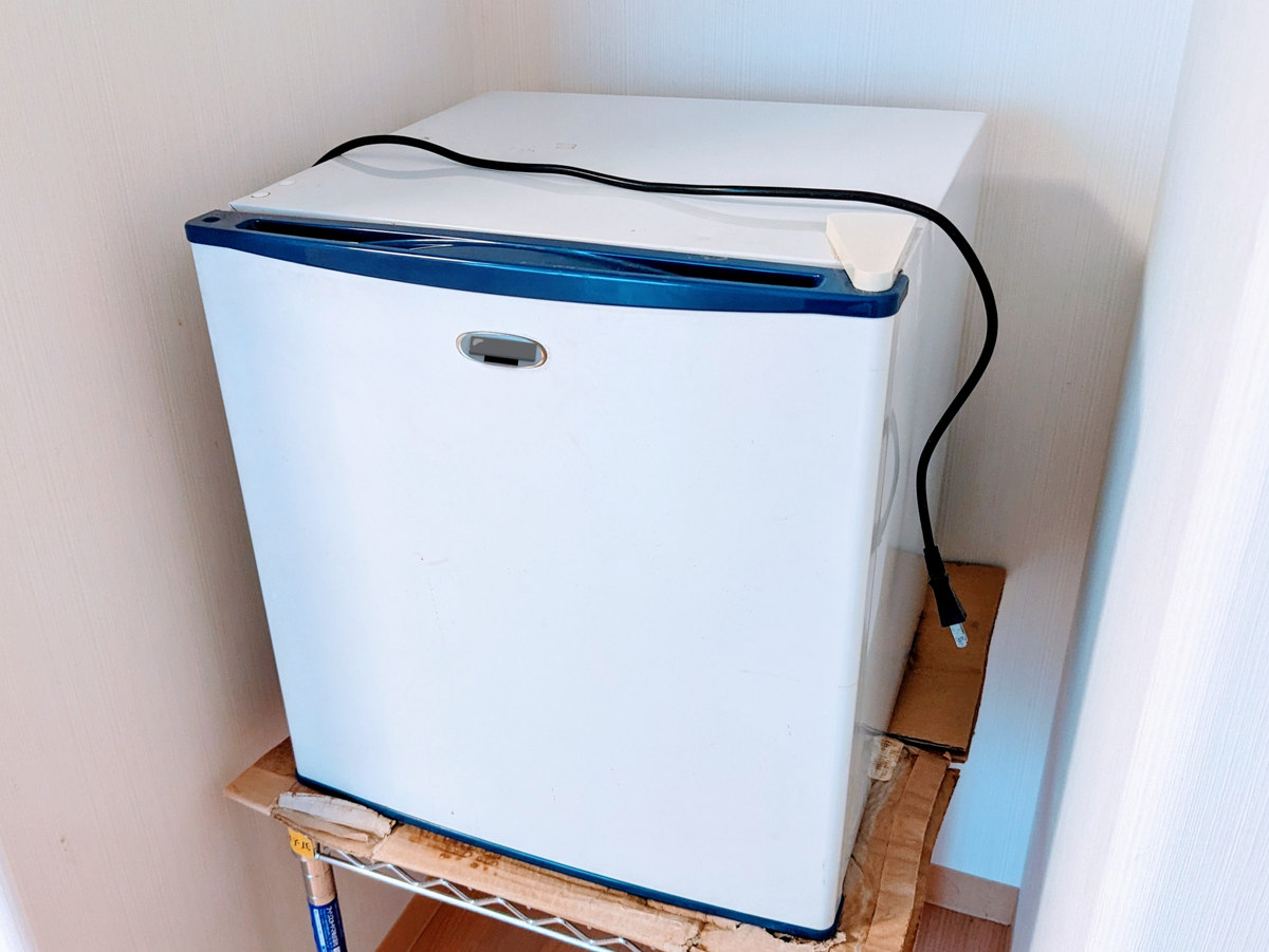 冷蔵庫への非常用電源の接続方法を示す図解